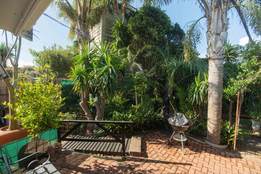6 Bedroom Property for Sale in Bluewater Bay Eastern Cape